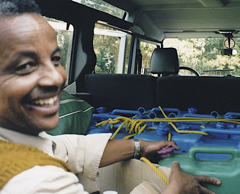 Teklehaimanot Yigletu loading the Land Rover